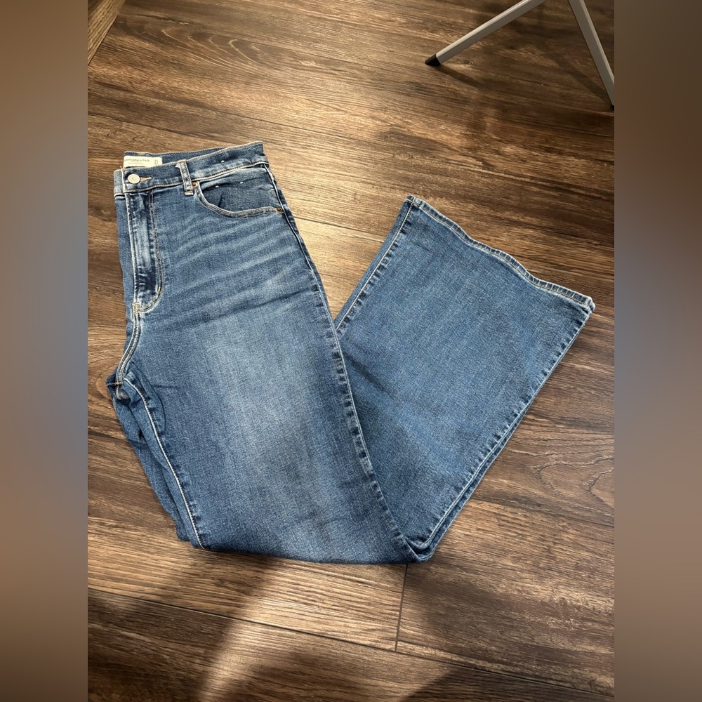Abercrombie Ultra High Rise The Flare Jeans